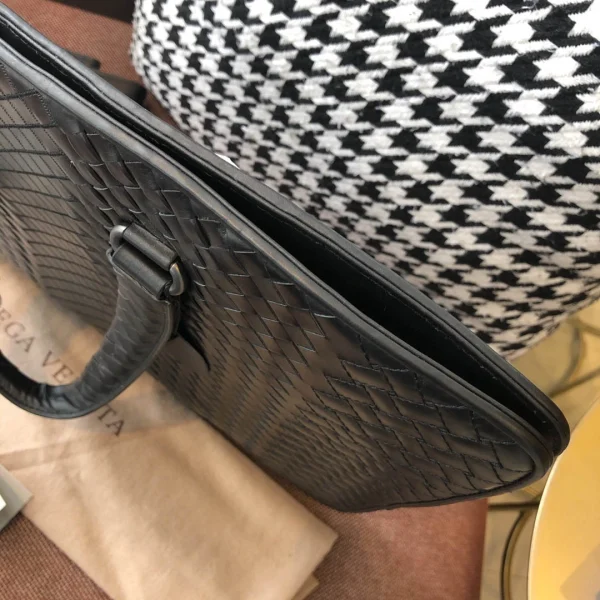 BV Briefcase Size: 43cm Black