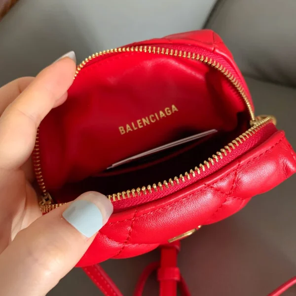 Balenciaga Big Red Model: A48