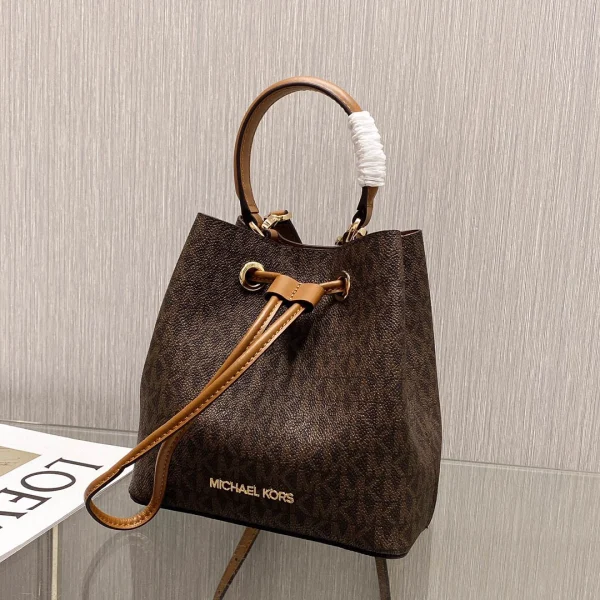 Mk Size:18cmx18cmx10cm