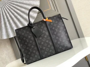 LV 39 x 30 x 7 cm