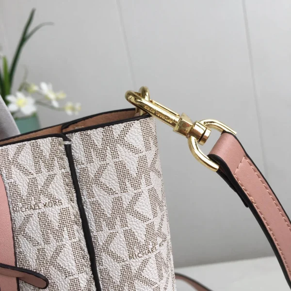 MK Sinclair Handbag Crossbody Model: 2113 Size 25m Height: 25m Width: 9*300
