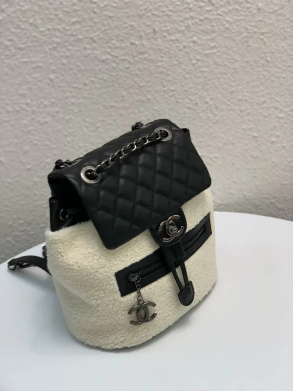 Backpack size: 24*14*22 high cm