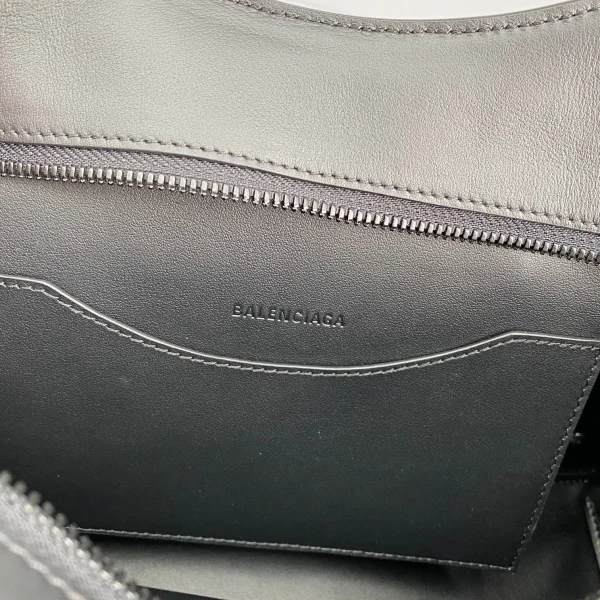 Balenciag* Neo Classic biker bag Model: 1991 Size: 25*33*13*20cm