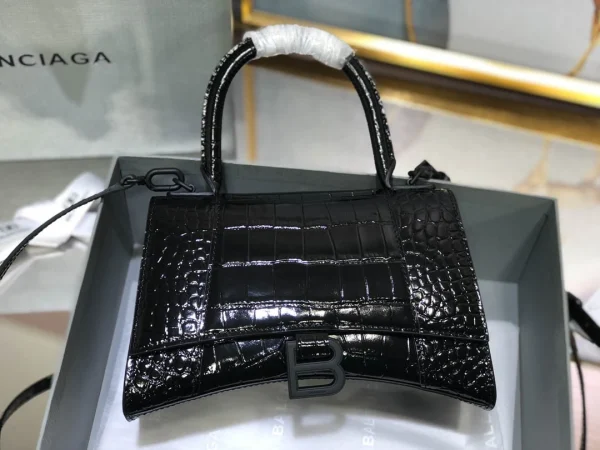 Balenciaga Paris Model: 23x10x24cm Size: 19x8x21cm