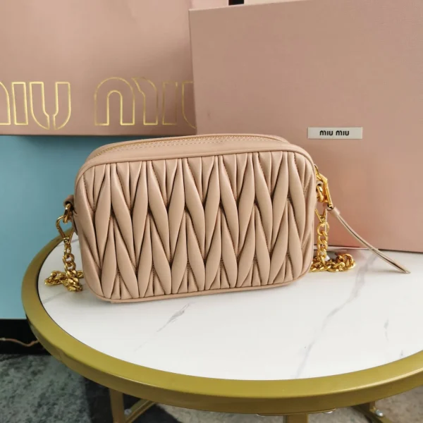 Miu Miu splicing shoulder strap Model: 5BH118B size: 20X13X5.5cm
