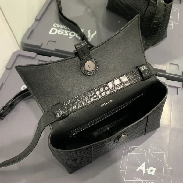Model: 671355 Size: 25.5x6x16cm