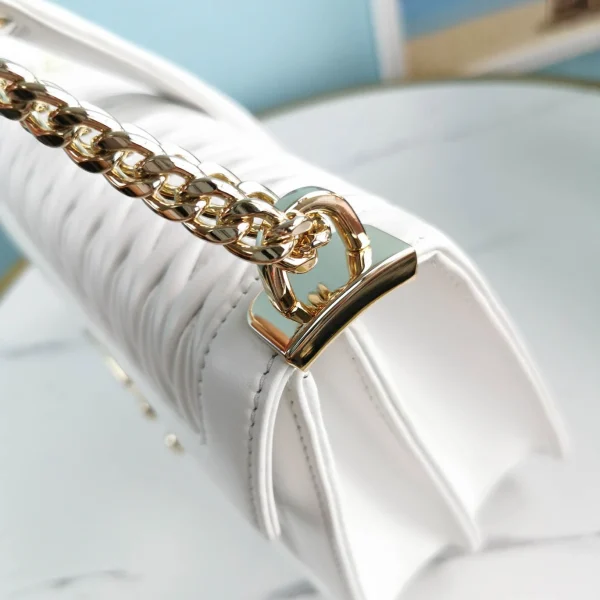 Miu Miu white Model: 5BD083 Size: 22X14X8cm