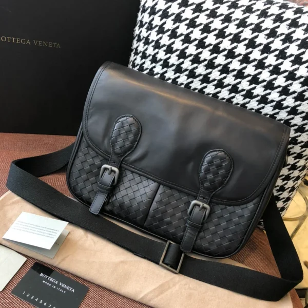 BV Briefcase Size: 32cm Black