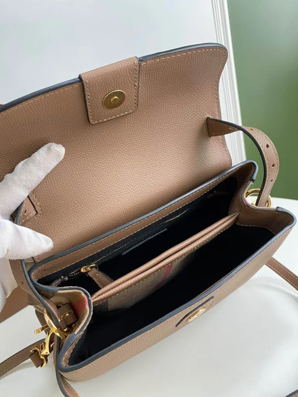 Calfskin bag Size:W25.5*H29*D10cm Code:400123