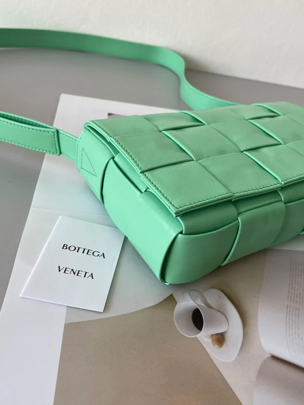 BV Cassette bag Size: 23x15cm 667298 Spring Green