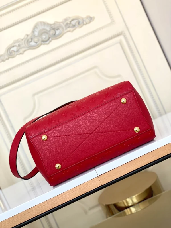 Louis Vuitton size: 33x23x15cm