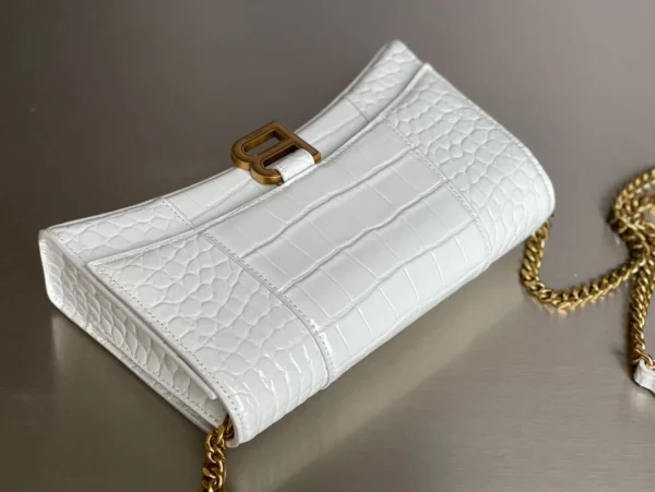 Crossbody bag Model: 198 Size: 22x13x5cm