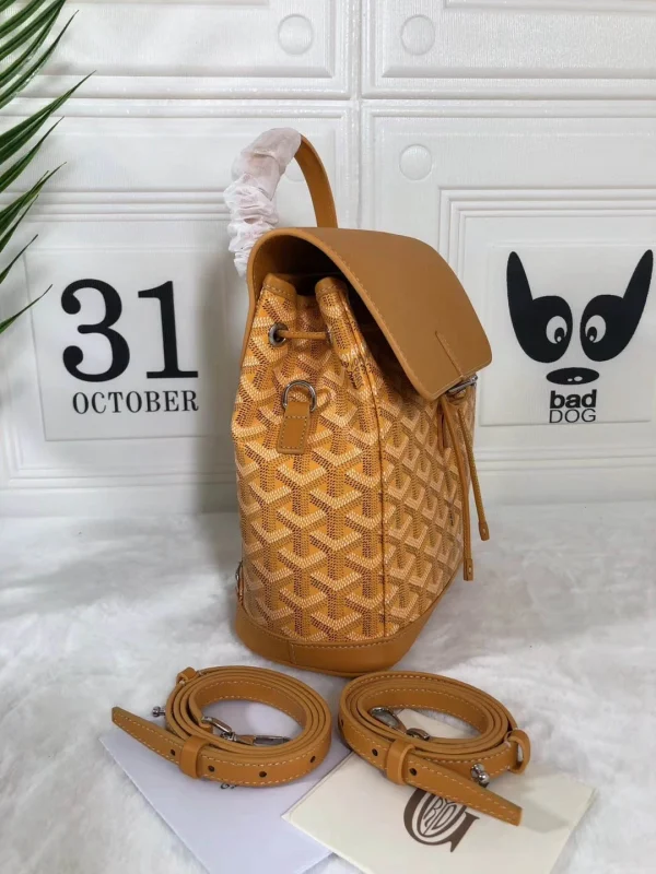 Goyard Size: 19*9*20cm