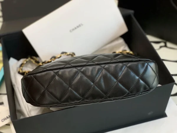 Black Sheepskin Size: 26*30*7*cm