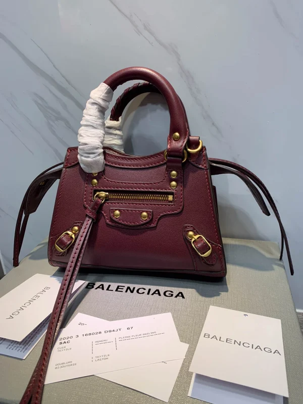 Burgundy Size: 18cm