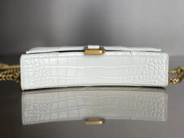 Crossbody bag Model: 198 Size: 22x13x5cm