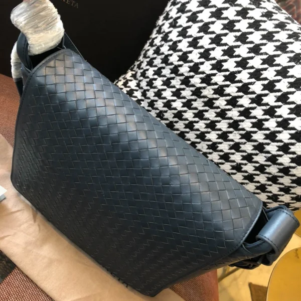 BV Briefcase Size: 32cm Blue