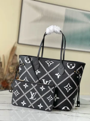 Louis Vuitton Spring Collection Size: 31 x 28 x 14 cm