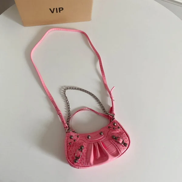 Crossbody bag Size: 20*11*4CM