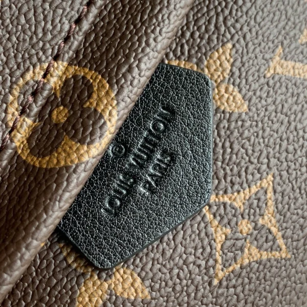 LV Model: M44873 Size 17*22*10cm
