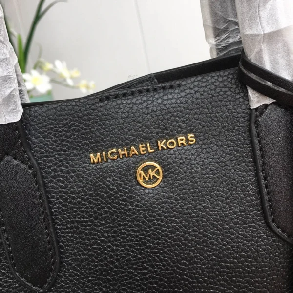 MK Sinclair Handbag Crossbody Model: 2113 Size: 25m Height: 25m Width: 9*300