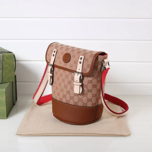 Model: 648794 Size: 24*27*11cm