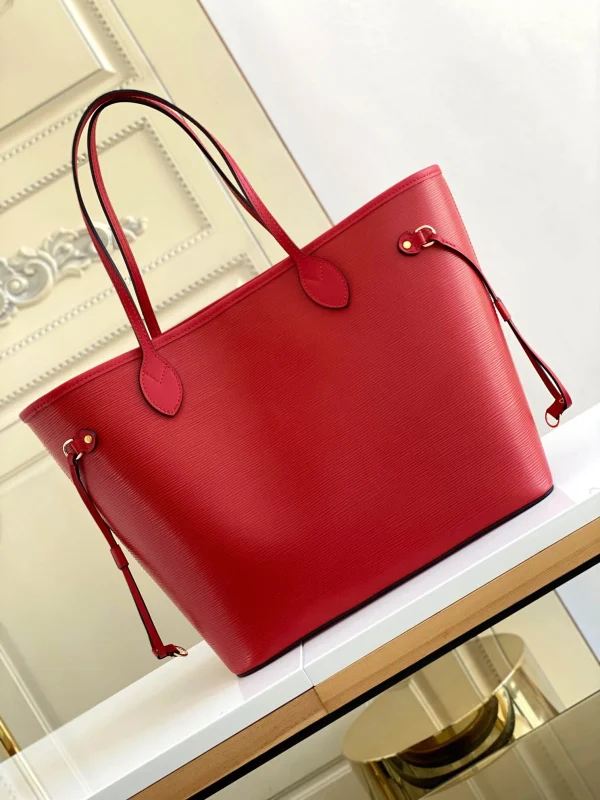 Louis Vuitton Size: 32x29x17cm