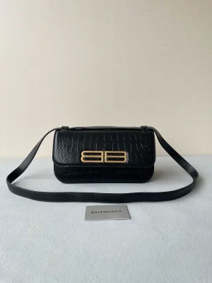 Gossip bag crossbody size: 23.5x12.4x10.4cm