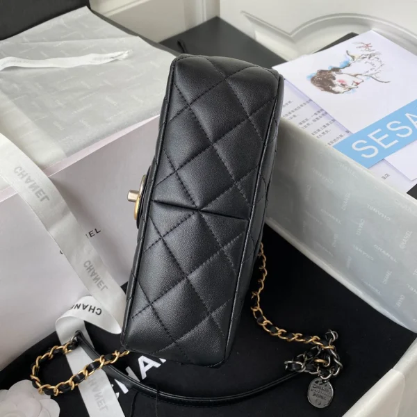 Badge bag Model: 2979 Size: 14-22-8cm