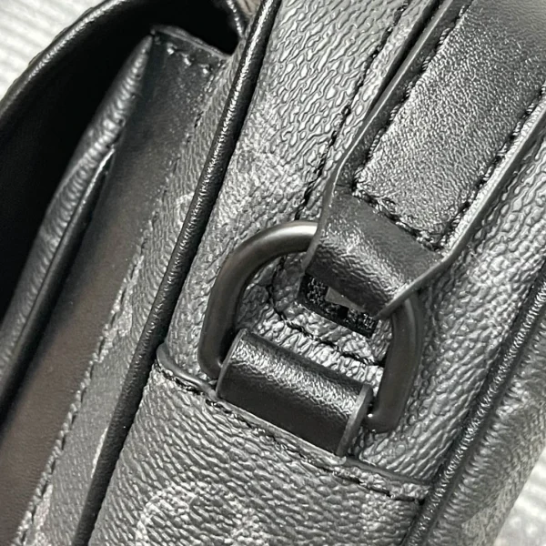 Louis Vuitton size: 15.0 x 17.0 x 8.0cm