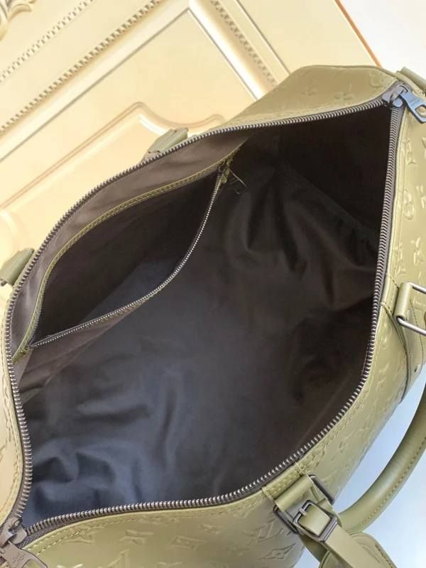 Louis Vuitton Travel bag Size: 50 x 29 x 23 cm