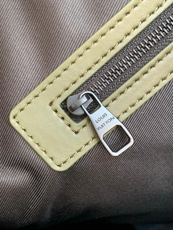 Louis Vuitton Travel bag Size: 50 x 29 x 23 cm