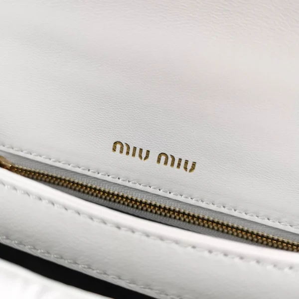 Miu Miu white Model: 5BD083 Size: 22X14X8cm
