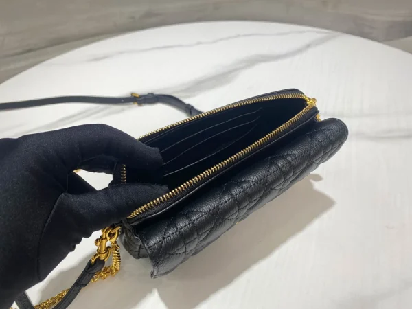 Caro Chain Clutch Bag Size:17.5*10.5*5cm
