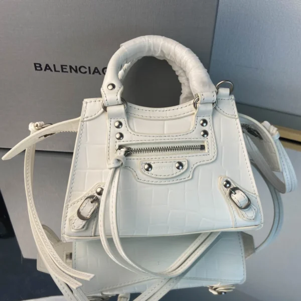 Balenciag* Neo Classic biker bag Size: 18