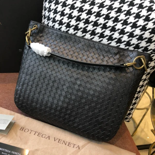BV Briefcase Size: 33cm Black