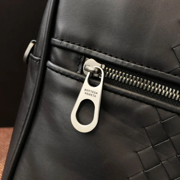 BV Briefcase Size: 38cm Black
