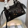 Black Size: 22cm
