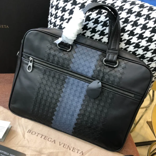 BV Briefcase Size: 38cm Black