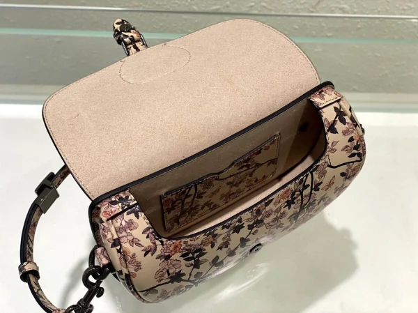 Bobby East-West bag Size 22cmx13x5