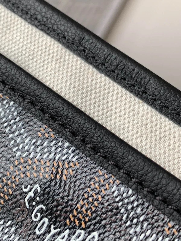 muse bag cosmetic bag
