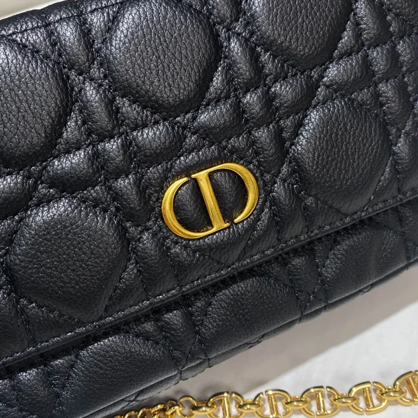 Caro Chain Clutch Bag Size:17.5*10.5*5cm