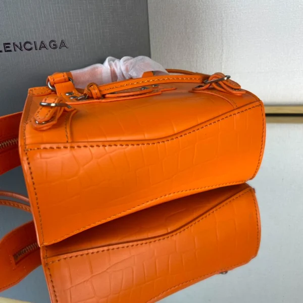 Balenciag Size: 18cm