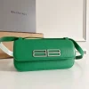 Crossbody Size: 23.5x12.4x10.4cm