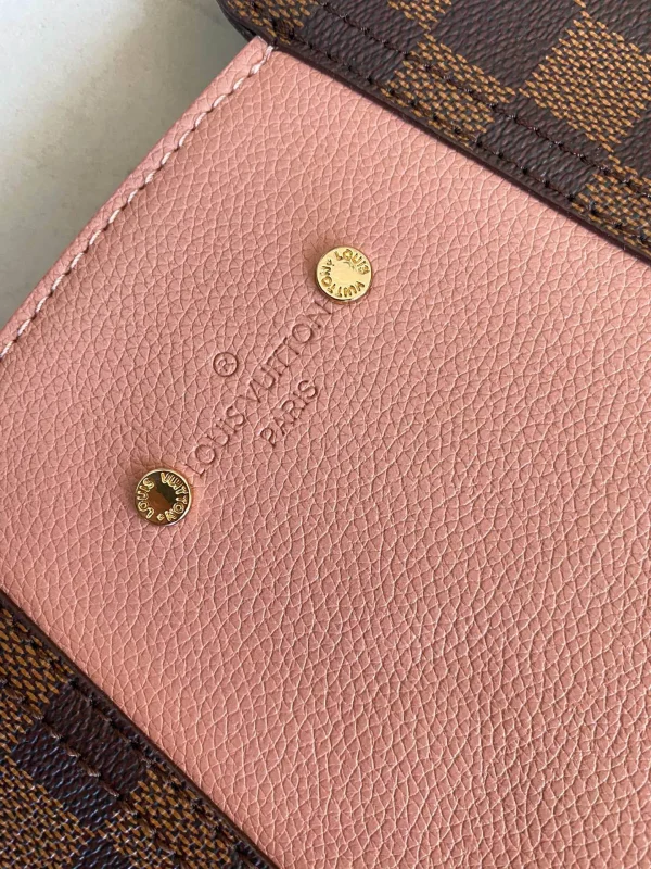 Louis Vuitton Size: 28X28X14cm Pocket 43cm
