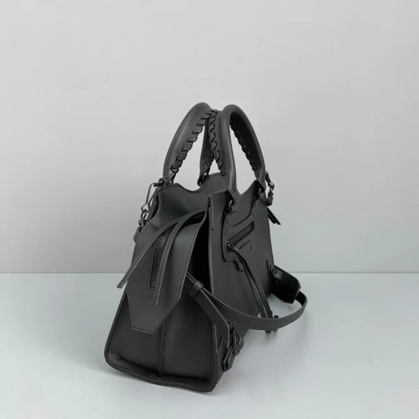 Balenciag* Neo Classic biker bag Model: 1991 Size: 25*33*13*20cm