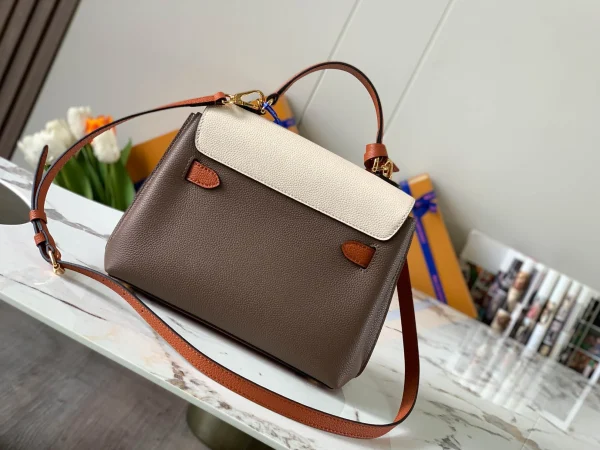 Louis Vuitton Size: 28*20*11.5cm