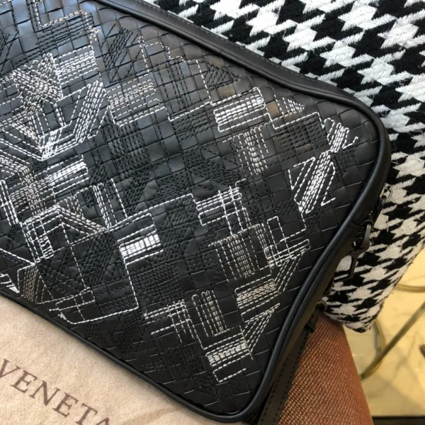 BV Briefcase Size: 37cm Black