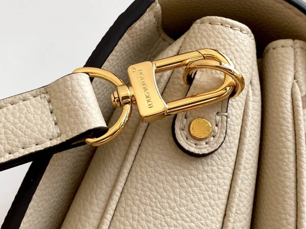 Louis Vuitton size: 25x19x7cm