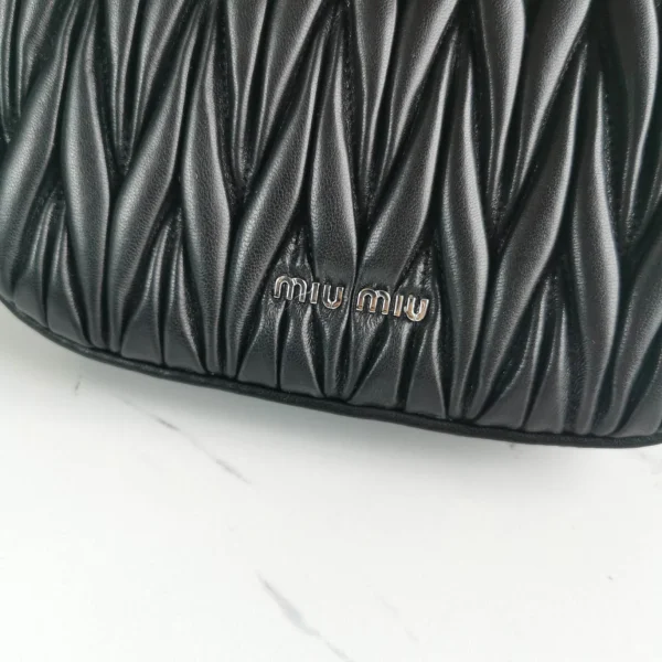 Miu Miu handheld underarm bag Size£º20X15X4.5cm